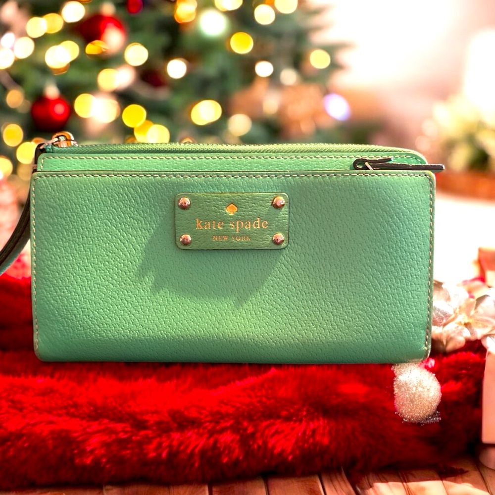 Kate Spade Green Wristlet